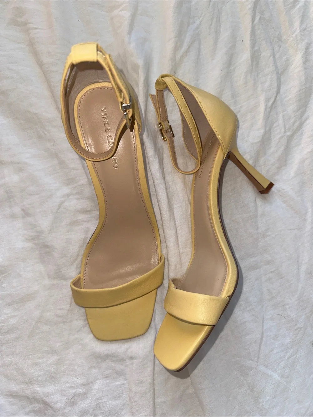 NWOT Vince Camuto Pale Yellow Open Toe Strap Kitten Heels Size 9